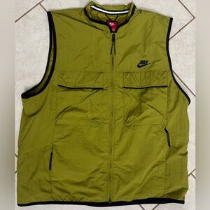 Nike Men's Moss Green Vest